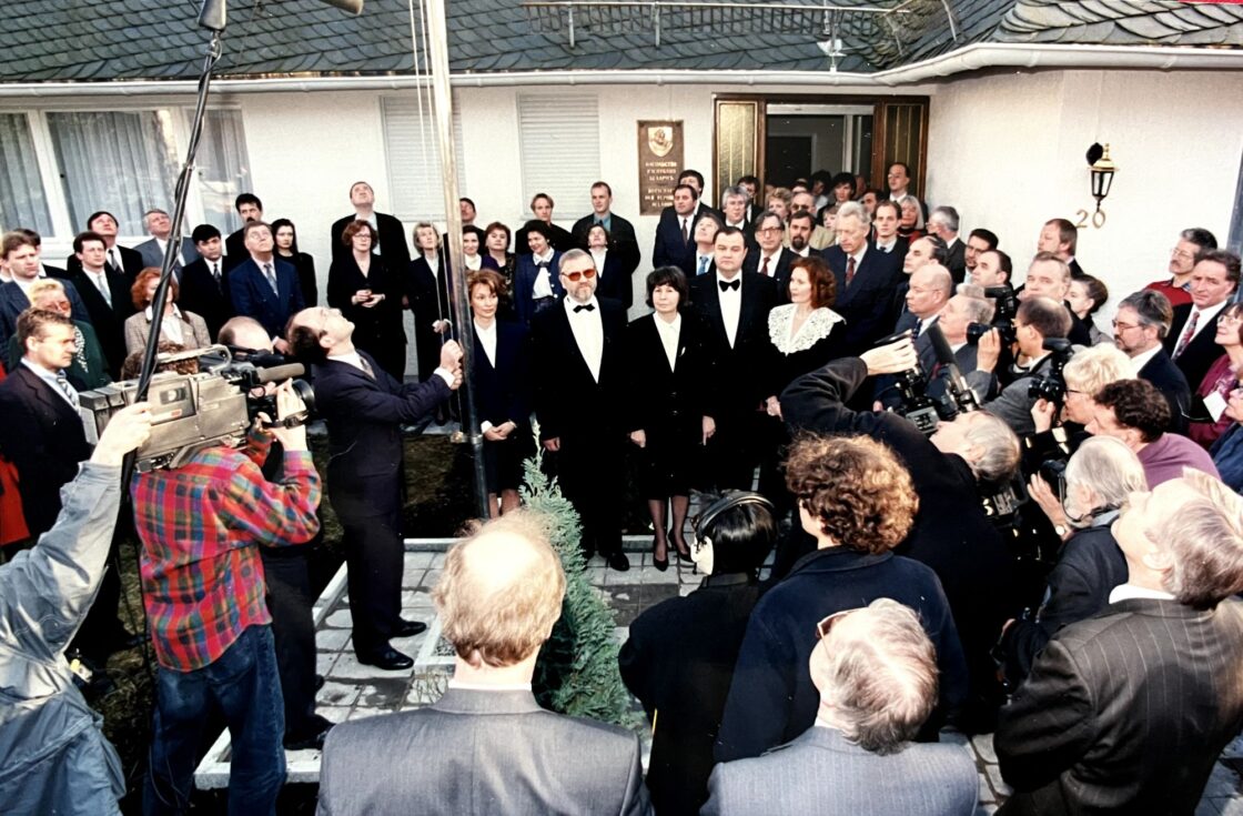 4. März 1994: Offizielle Eröffnung der Botschaft der Republik Belarus in Deutschland